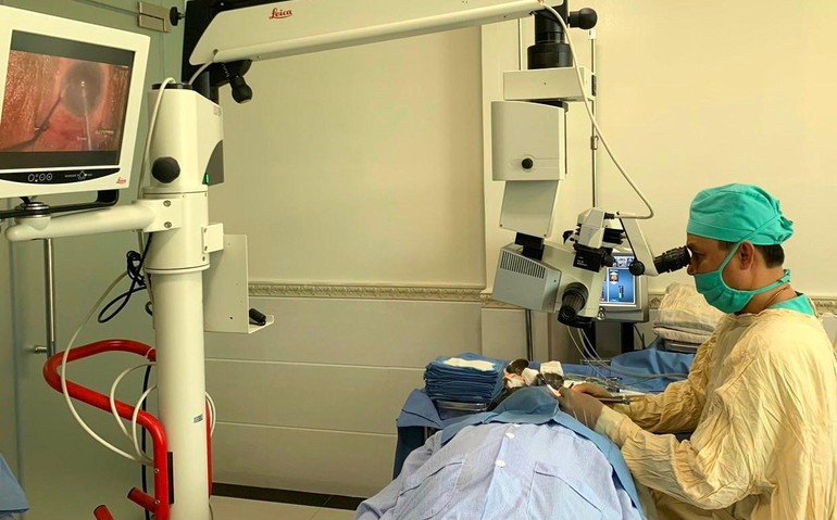 Phẫu thuật ghép thủy tinh thể nhân tạo cho 140 bệnh nhân nghèo