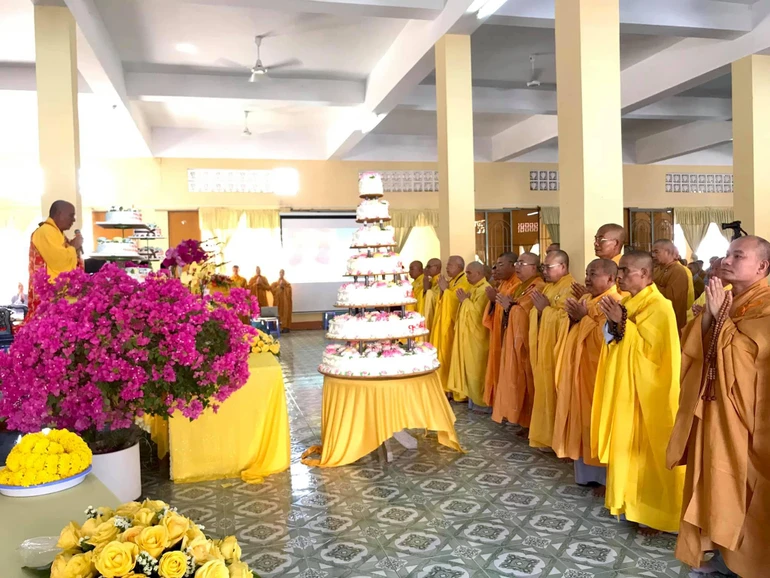 Chúng đệ tử xuất gia, Tăng Ni sinh Trường Cao - Trung cấp Phật học tỉnh khánh tuế Hòa thượng Thích Quảng Hiển