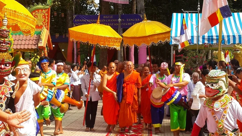 Chư tôn giáo phẩm quang lâm dự lễ cắt băng khánh thành chánh điện chùa Ktưng