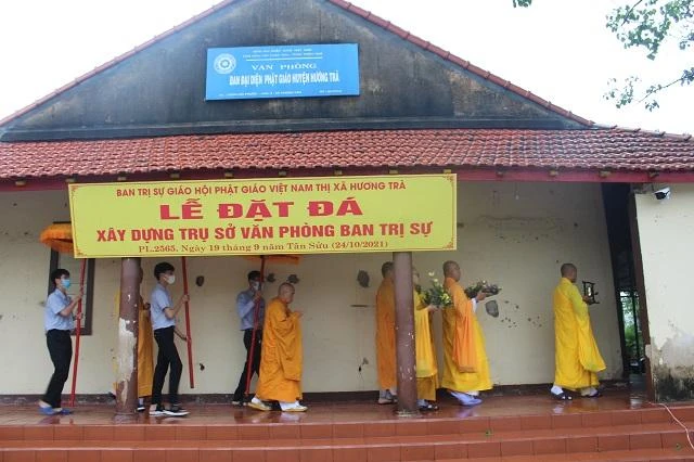 Lễ đặt đá Văn phòng Ban Trị sự Phật giáo huyện Hương Trà trong khuôn viên chùa Hội Phước