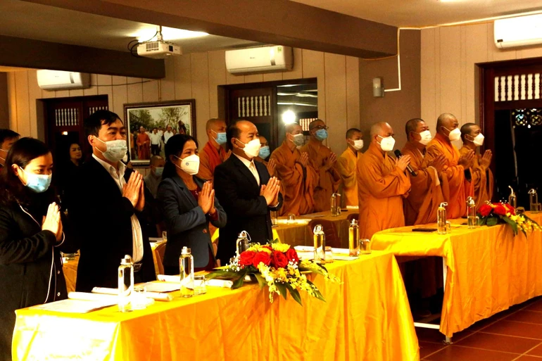 Chư tôn đức và đại diện các cơ quan tỉnh Điện Biên tham dự hội nghị