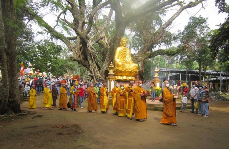 Cung nghinh chư tôn đức quang lâm lễ tưởng niệm