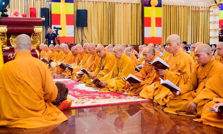 Chư tôn đức Ban Trị sự TP.HCM, các quận huyện trì tụng kinh Di Đà, Hồng danh và Vu lan