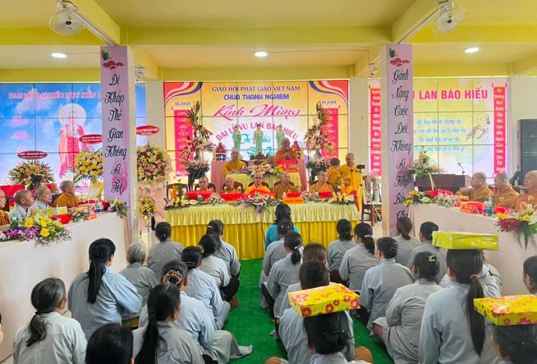 Chùa Thanh Nghiêm tổ chức Đại lễ Vu lan, dâng y ca-sa