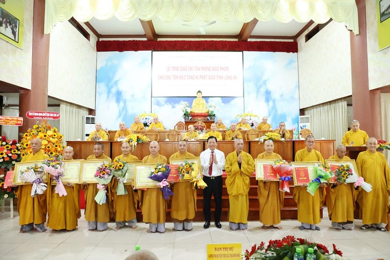 Chúc mừng chư vị được tấn phong giáo phẩm