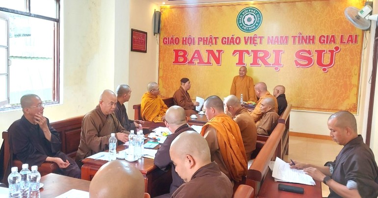 Hòa thượng Thích Từ Vân chủ trì buổi họp cùng chư tôn Ban Thường trực