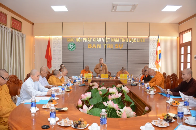 Thượng tọa Thích Giác Nghi chủ trì buổi họp của Ban Thường trực Ban Trị sự tỉnh