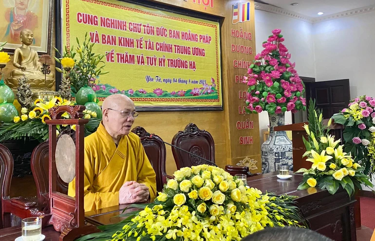 Hòa thượng Thích Quảng Tùng thăm hỏi, sách tấn hành giả an cư tại chùa Trình Yên Tử