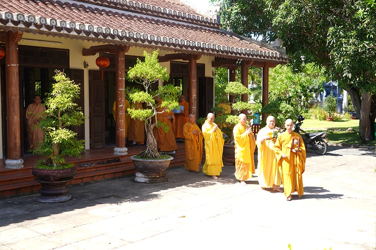 Chư thỉnh chư tôn đức quang lâm đạo tràng tu học