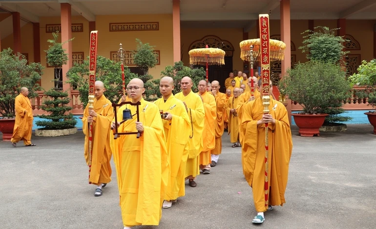 Cung nghinh chư tôn đưc chứng minh, tham dự hội nghị tổng kết