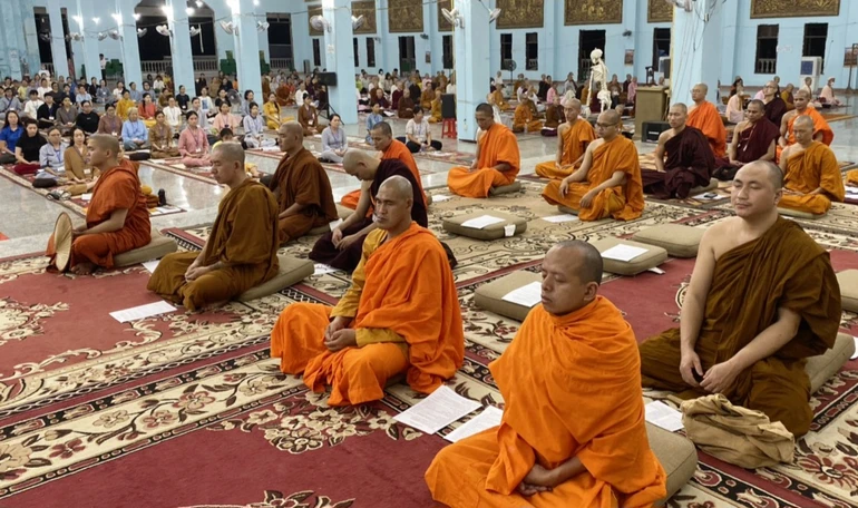 Thực tập thiền tại thiền viện Phước Sơn