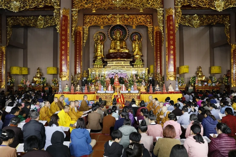 Khai đàn Pháp hội Dược Sư cầu an đầu năm Giáp Thìn tại chùa Linh Quang - H.Điện Biên