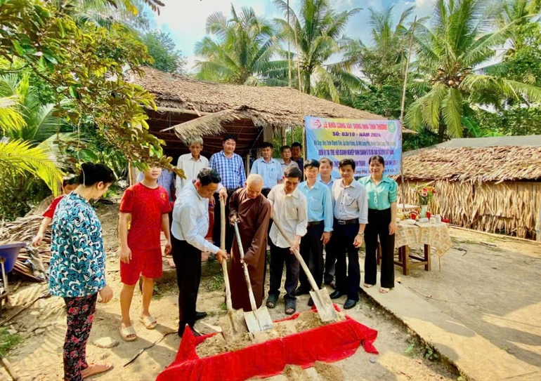 Khởi công xây dựng nhà tình thượng cho hộ có hoàn cảnh đặc biệt khó khăn tại H.Càng Long
