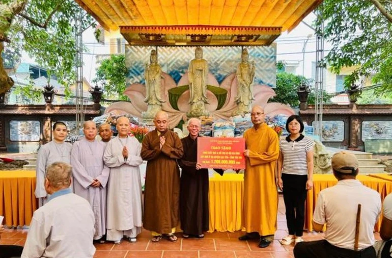 Đoàn kết nối với Ban Trị sự GHPGVN tỉnh Yên Bái tổ chức trao quà đến bà con địa phương