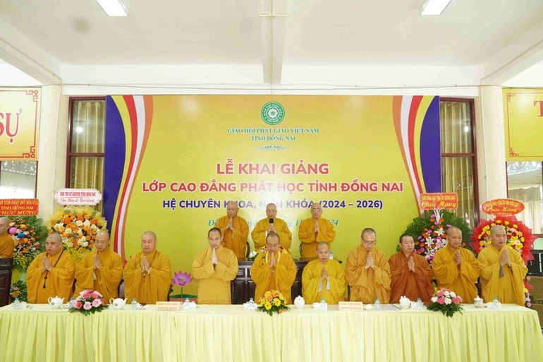 Chư tôn đức chứng minh, tham dự