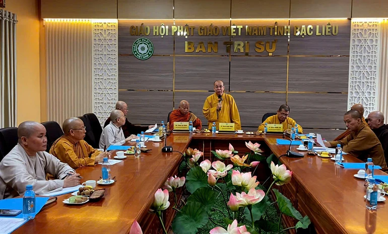 Thượng tọa Thích Giác Nghi chủ trì buổi họp của Ban Thường trực Ban Trị sự tỉnh