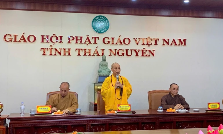 Thượng tọa Thích Nguyên Thành, Trưởng ban Tổ chức phát biểu tại hội nghị