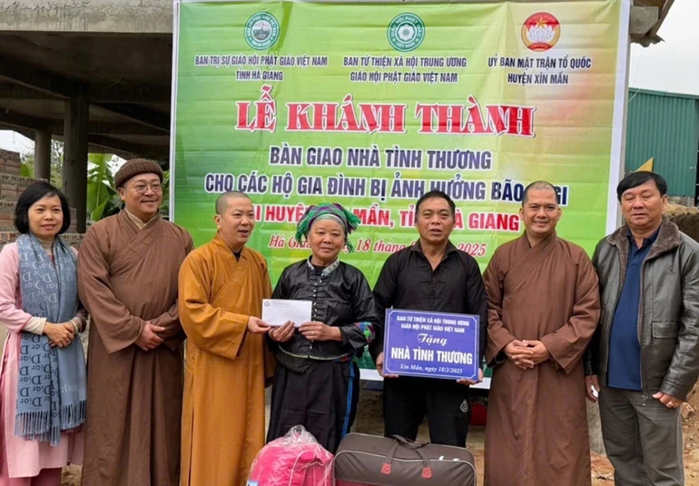 Bàn giao nhà tình thương đến gia đình bị ảnh hưởng bão số 3 tại Hà Giang