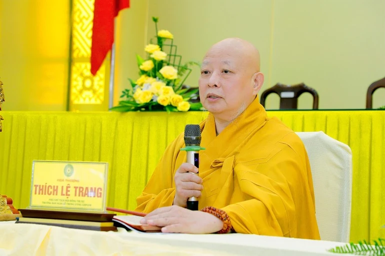 Hòa thượng Thích Lệ Trang giáo giới đến giới tử Đại giới đàn Trí Tấn tại tổ đình Hội Khánh