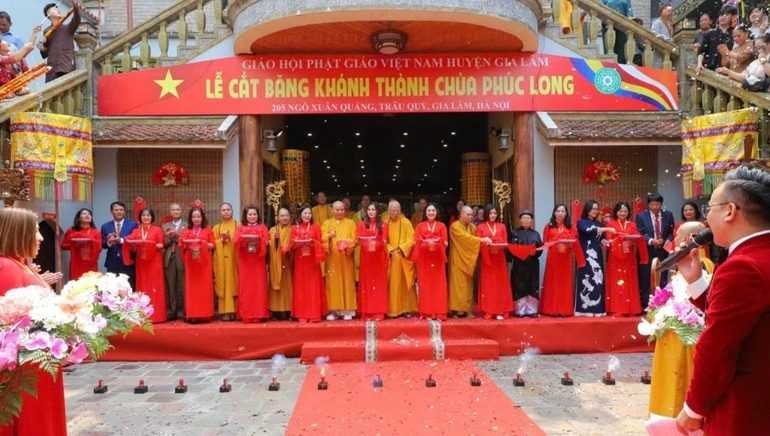 Cắt băng khánh thành ngôi Tam bảo chùa Phúc Long