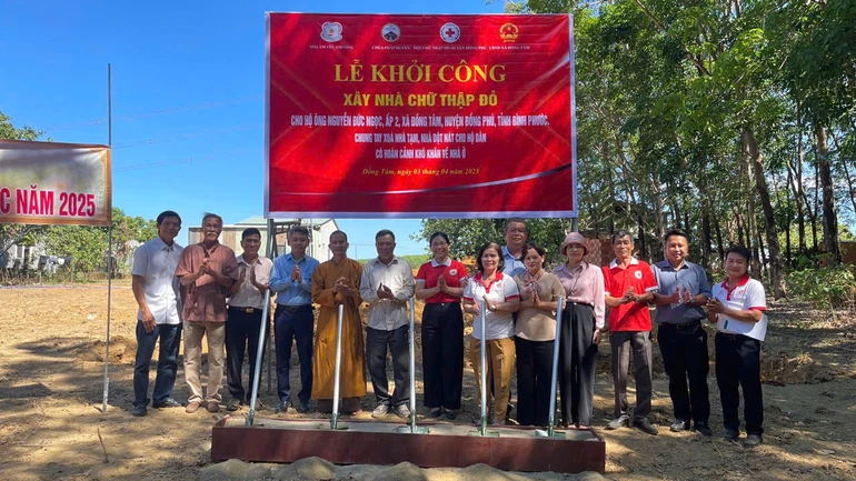 Câu lạc bộ Mái ấm yêu thương khởi công xây nhà tình thương đến hộ nghèo