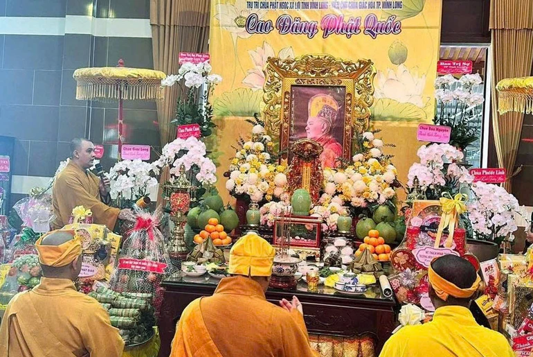 Di ảnh Hòa thượng Thích Phước Hạnh tại Tổ đường chùa Phật Ngọc Xá Lợi Vĩnh Long