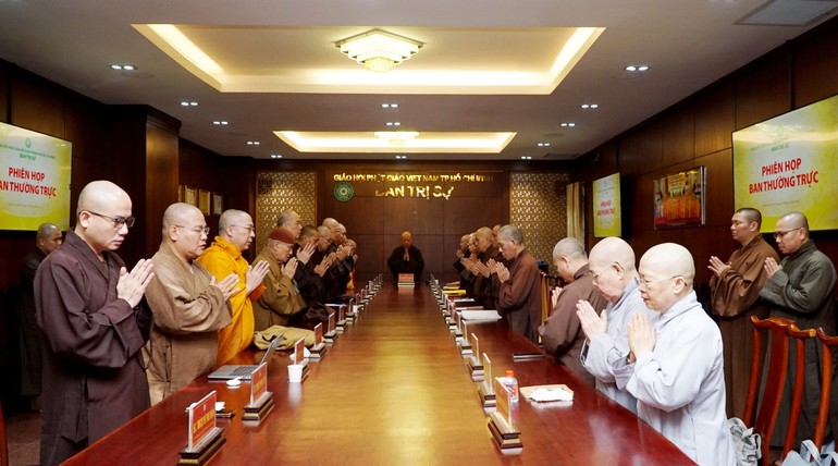 Chư Tăng Ni trong nghi thức niệm Phật cầu gia bị