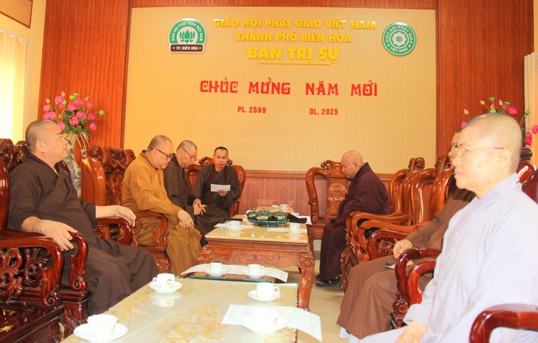 Thượng tọa Thích Minh Trí chủ trì buổi họp của Thường trực Ban Trị sự tỉnh
