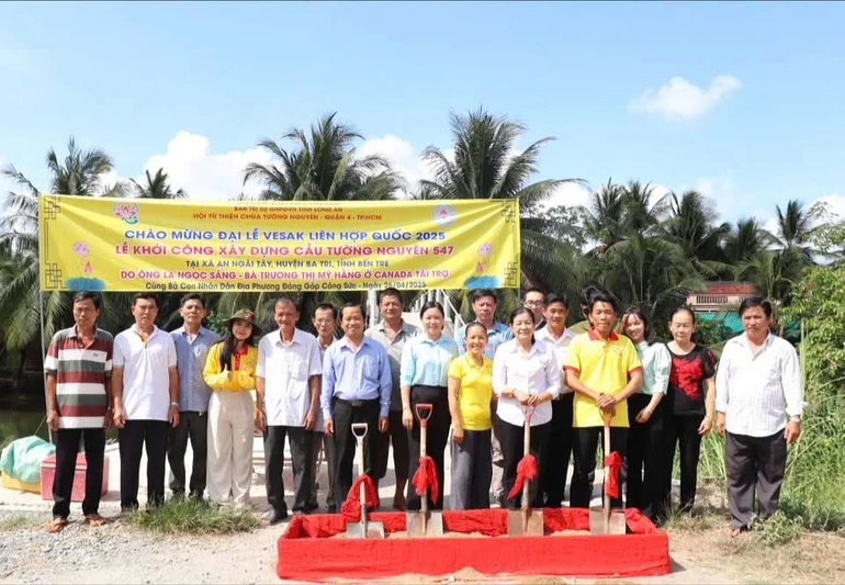 Chùa Tường Nguyên khởi công cầu Tường Nguyên 547, tại xã An Ngãi Tây, H.Ba Tri, tỉnh Bến Tre - Ảnh: T.N