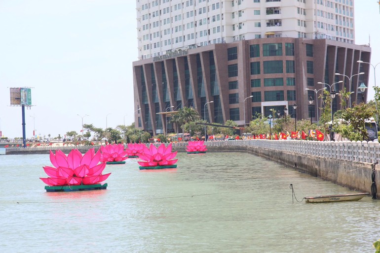 7 đóa sen hồng Kính mừng Đại lễ Vesak Liên Hiệp Quốc 2025, Đại lễ Phật đản Phật lịch 2569 của Phật giáo tỉnh Khánh Hòa