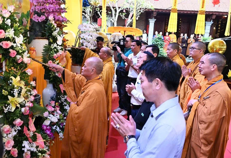 Lễ Tắm Phật theo truyền thống