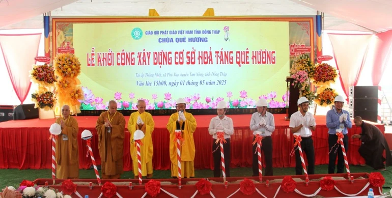 Thực hiện nghi thức động thổ công trình
