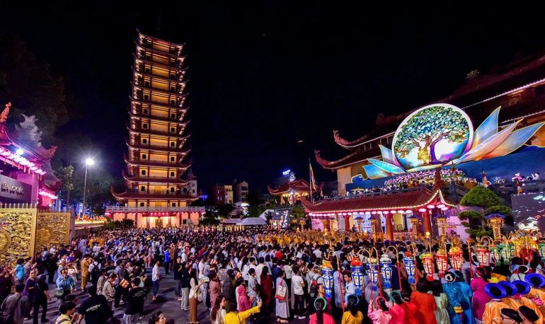 Không khí Đại lễ Phật đản - Vesak Liên Hiệp Quốc tại Việt Nam Quốc Tự, TP.HCM - Ảnh: Quảng Đạo/BGN