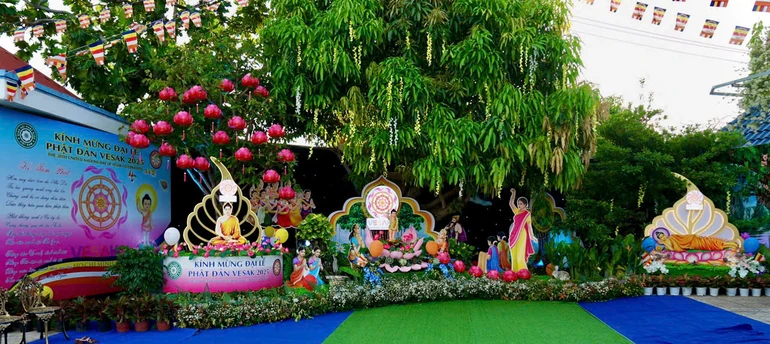 Vườn Lâm-tỳ-ni đạt giải nhất do Phật tử Hoàng Thị Thoa - pháp danh Huệ Quang thiết kế