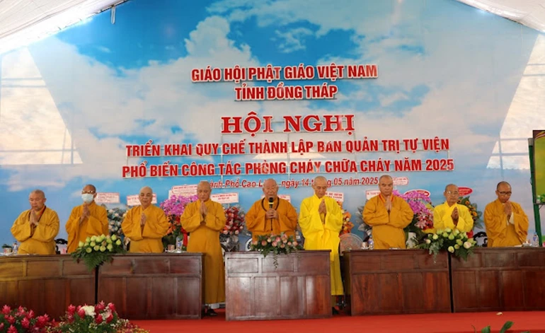 Chư tôn đức chứng minh, tham dự hội nghị