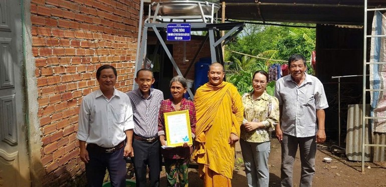 Bàn giao công trình chứa nước sinh hoạt cho hộ nghèo tại TP.Long Khánh