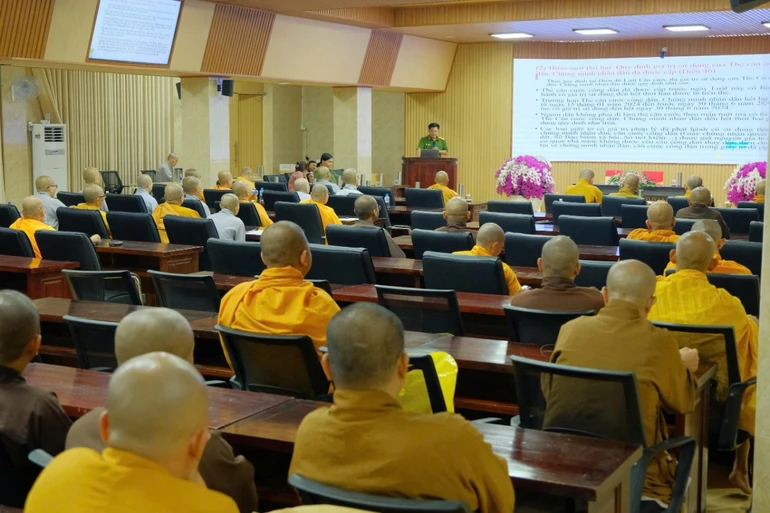 Công an tỉnh có buổi chia sẻ chuyên đề về Luật Căn cước công dân và ứng dụng định danh điện tử