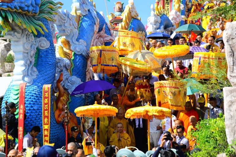 Lễ cung tiễn xá-lợi Đức Phật trở về Ấn Độ diễn ra tại chùa Quán Thế Âm, điểm cuối cùng trong hành trình cung rước 