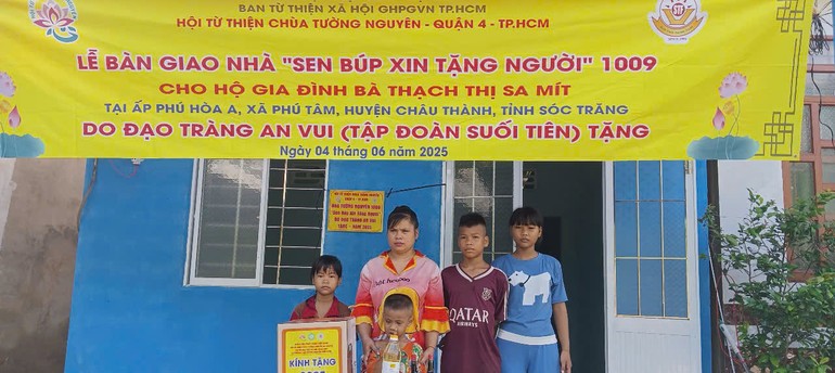 Chùa Tường Nguyên bàn giao 12 căn nhà tình thương tại các địa phương