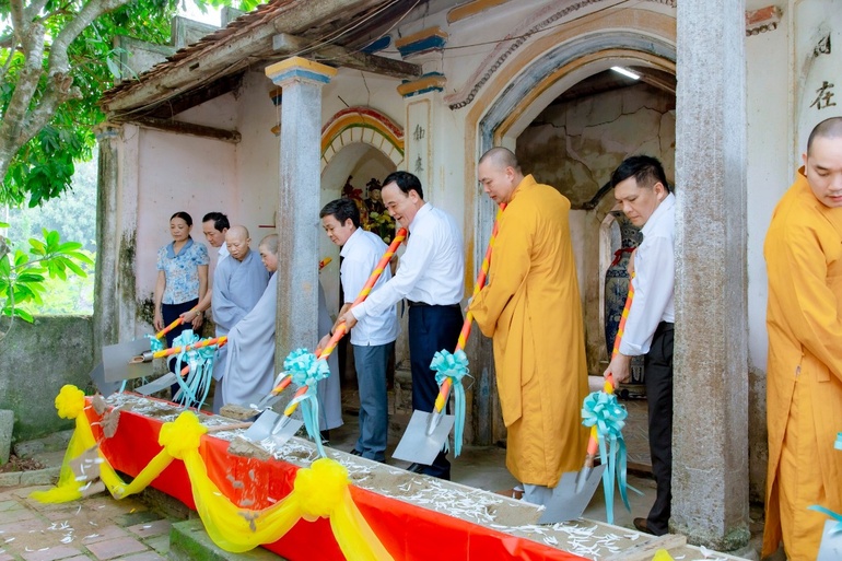 Thực hiện nghi thức động thổ trùng tu Di tích lịch sử văn hóa cấp Quốc gia chùa Thạch Tuyền