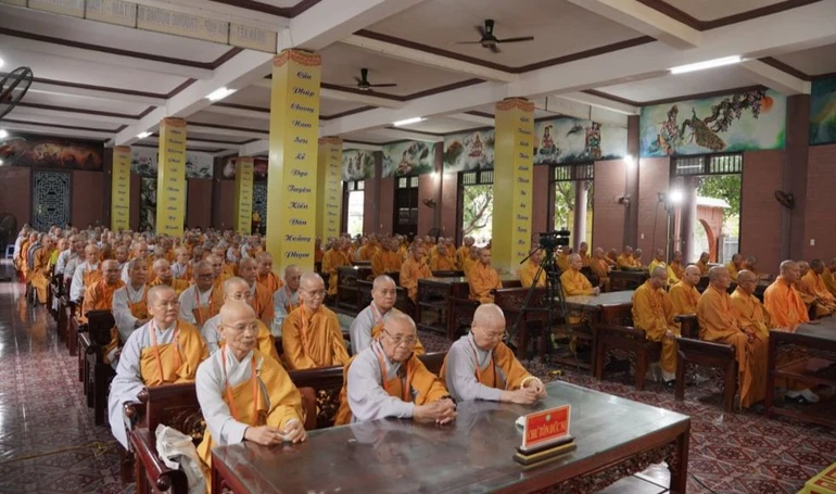 Chư Tăng Ni các trú xứ tham dự