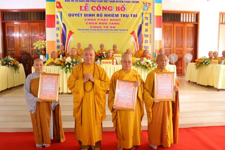  Thượng tọa Thích Trí Thọ trao quyết định bổ nhiệm đến 3 vị tân trụ trì