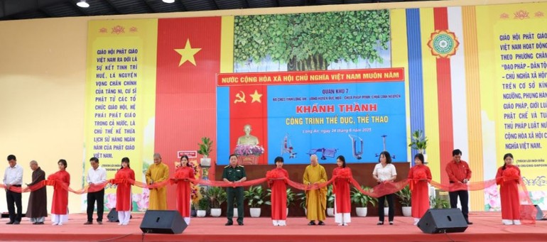 Cắt băng khánh thành, đưa vào sử dụng công trình thể dục thể thao tại chùa Linh Nguyên và Pháp Minh