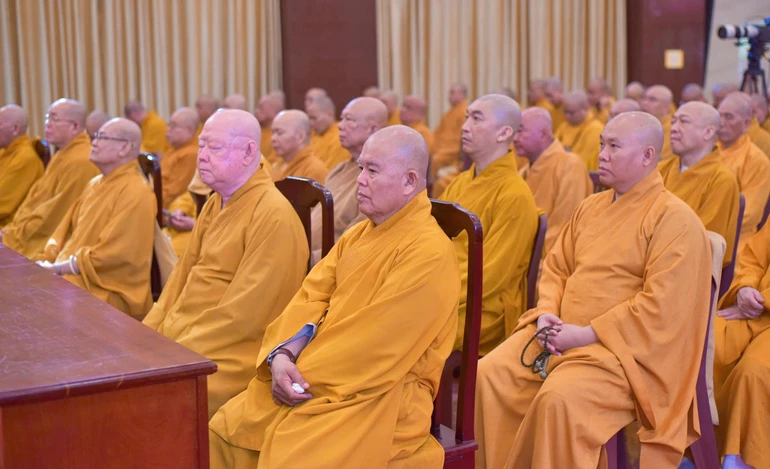 Chư tôn đức Ban Trị sự TP.Thủ Đức và 21 quận huyện TP.HCM tại buổi họp tri ân do Ban Thường trực Ban Trị sự TP.HCM tổ chức ngày 24-6-2025 - Ảnh: Quảng Đạo/BGN