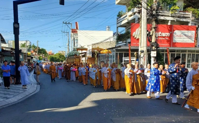 Cung tống kim quan Ni trưởng Thích nữ Như Tâm đến nơi trà-tỳ