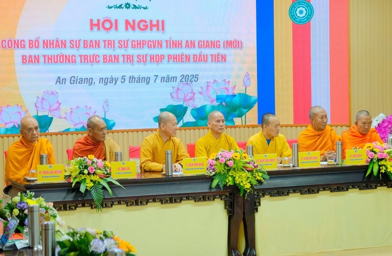 Chư tôn đức Ban Thường trực Ban Trị sự tỉnh An Giang họp phiên đầu tiên sau sáp nhập 