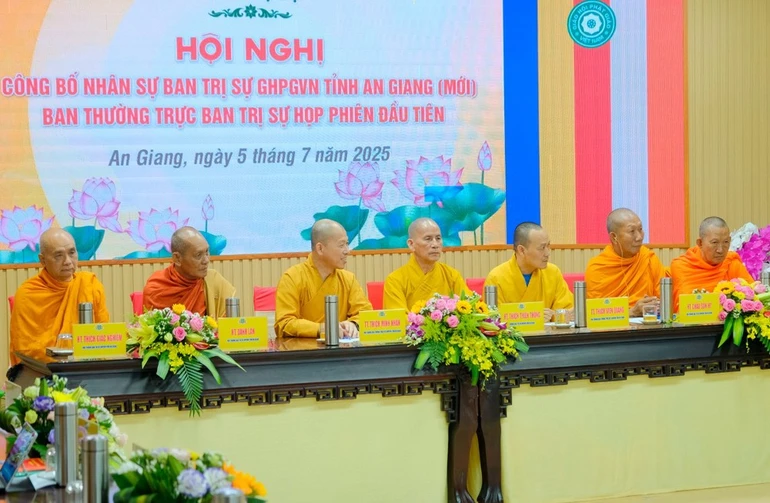 Chư tôn đức Ban Thường trực Ban Trị sự tỉnh An Giang họp phiên đầu tiên sau sáp nhập 