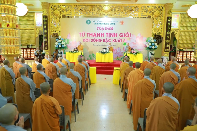  Tọa đàm với chủ đề Tứ thanh tịnh giới - đời sống bậc xuất sĩ tại trường hạ chùa Long Vân