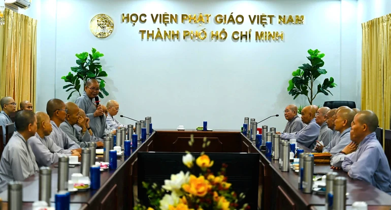 Chư Ni họp thống nhất nhân sự Phân ban Ni giới TP.HCM nhiệm kỳ 2022-2027 - Ảnh: Bản Thành