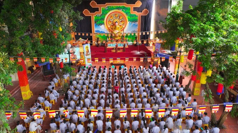 Gần 500 bạn trẻ tham gia khóa tu mùa hè lần thứ 13 do chùa Bằng tổ chức